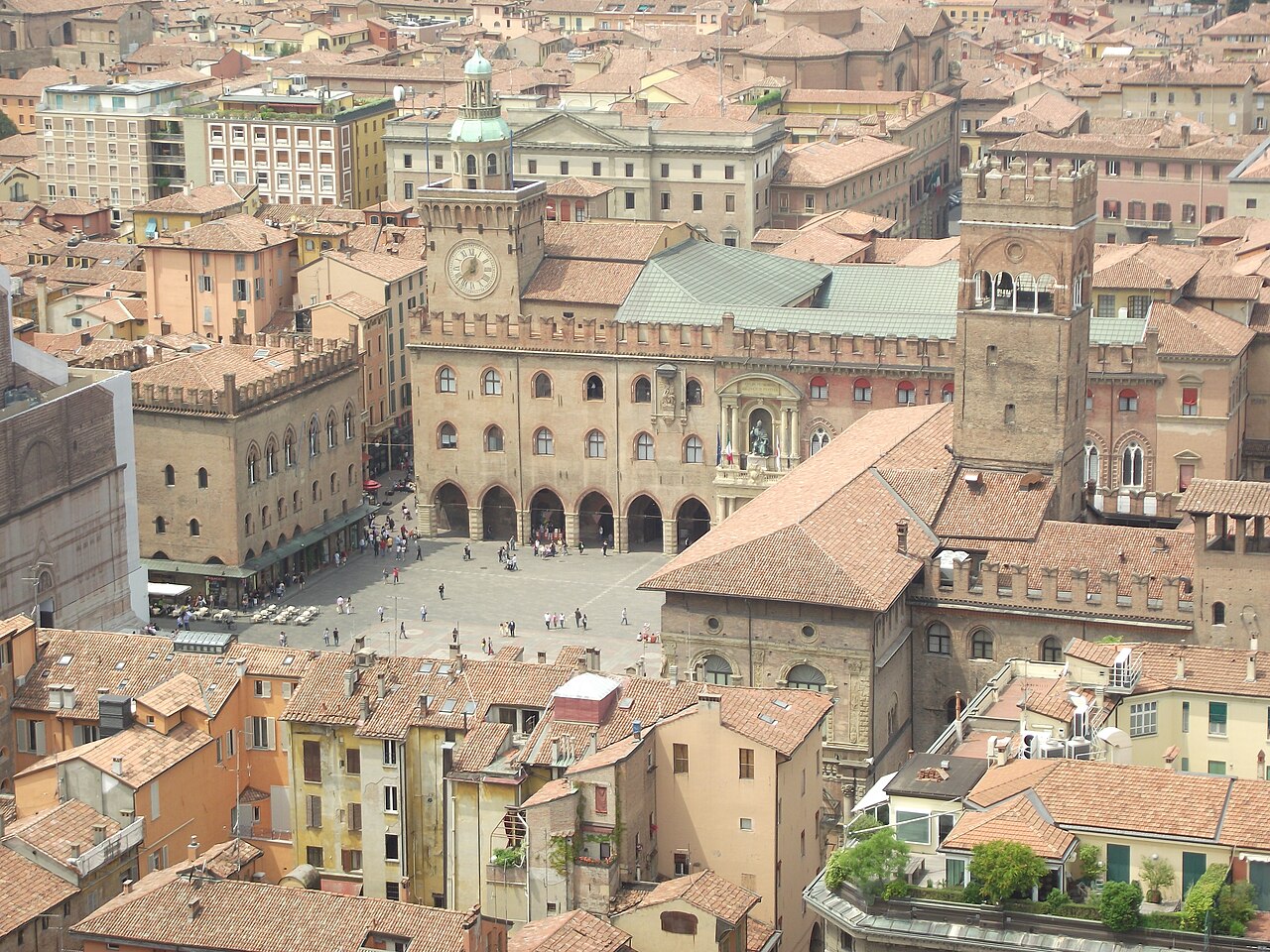 Bologna Piazza Maggiore — İtalya'da üniversite eğitimi