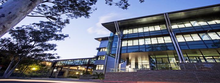 Wollongong Üniversitesi (University of Wollongong)